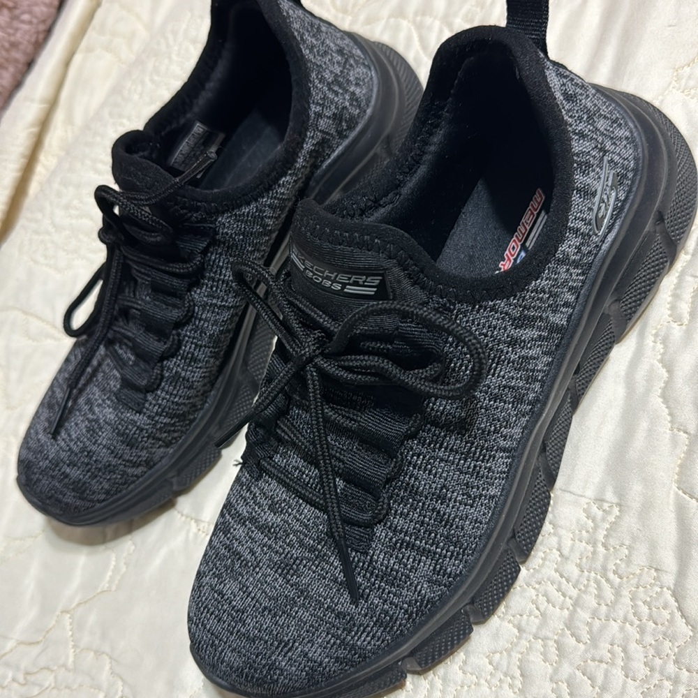Sketchers memory foam sneakers - Picture 2 of 6